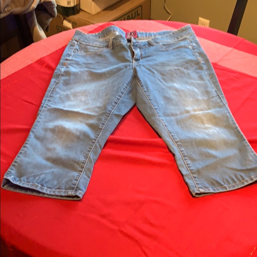 Torrid Capris